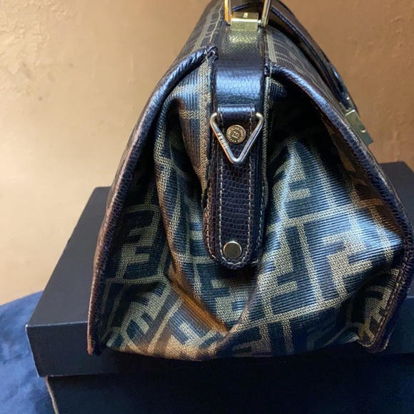 Iconic Fendi - Picture 4 of 11